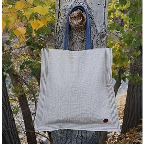 Win&Co Quilted Tote Cream Beige Blue Handles Blue Stitching Purse Versatile - Picture 7 of 8